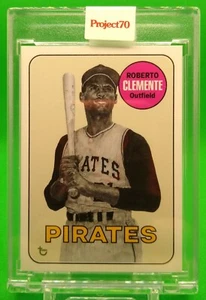 Topps Project 70 MLB Baseball Card Roberto Clemente Infinite Archives Exclusive - Picture 1 of 2