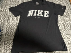Maglia Nike Running Taglio Atletico Uomo Grigio Medio T-shirt Sportiva Sportiva Comoda Logo - Foto 1 di 4