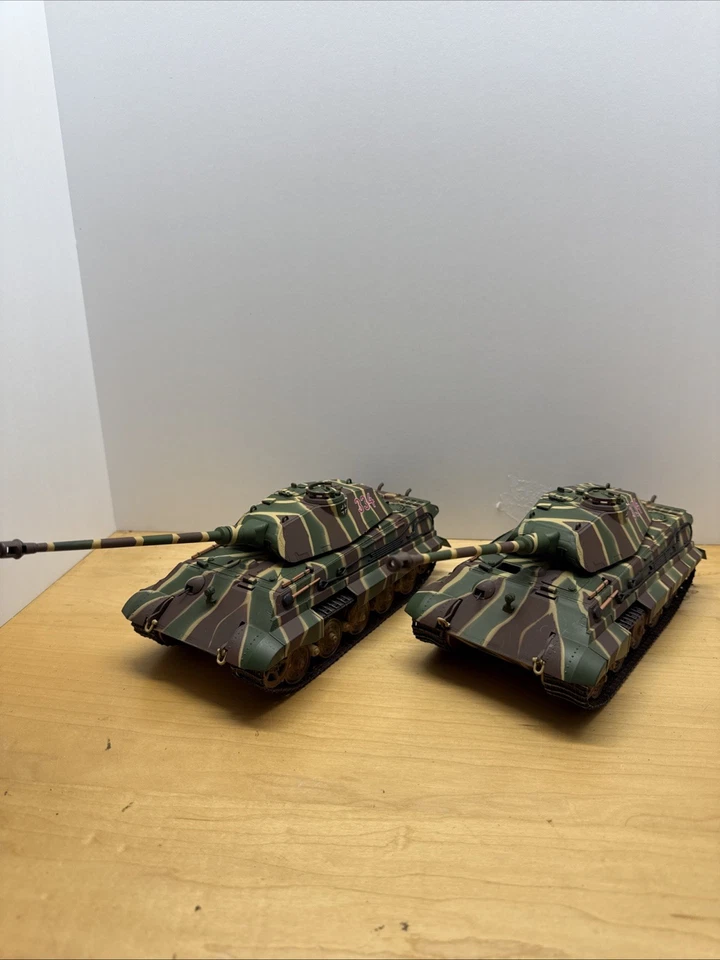21st Century Toys Ultimate 1:32 German King Tiger Stripe 334 Bastogne Lote de 2 Foto 1 de 4