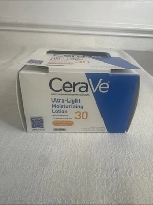 Loción hidratante ultraligera CeraVe con protector solar 30 SPF acabado mate 2,55 fl oz Foto 1 de 4