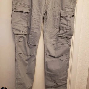 Brand NEW LEVIS Men's Size 36/34 Gray Cargo Pants -With Tags - Picture 1 of 12