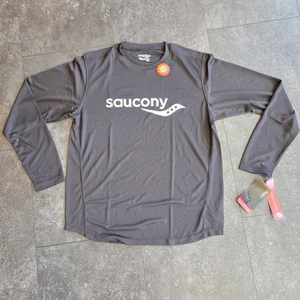 Camiseta de running Saucony para hombre manga larga negra nueva 40-50+ UPF talla mediana nueva con etiquetas - Imagen 1 de 10