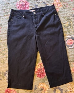 🔥 Girl’s Denim Bermuda Shorts – “That’s Hot” Brand – Size 12 Waist, 10” Inseam - Picture 1 of 6