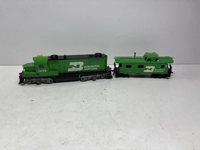 HO Scale Tyco GP-20 Diesel Locomotive 228-17 Burlington Northern 5628 W/Caboose - Image 1 of 4