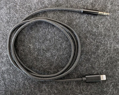 Hochwertiges AUX-Audio-Kabel 3,5mm Klinke auf 8-pin für iPhone iPod iPad schwarz - Bild 1 von 2
