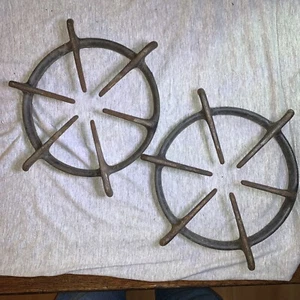 2 Vintage Round Cast Iron Stove Top Burner Grate Antique 8 1/2" diameter - Picture 1 of 3