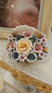 CESTINO FIORI STILE CAPODIMONTE REALIZZATO E DIPINTO A MANO PORCELLANA 16X16CM - Foto 1 di 4