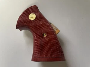 New hardwood grip for COLT PYTHON grips (I, E FRAME) All checkered handmade - Picture 1 of 7