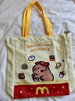 Lindo Bolso de Mano de Tela de Terciopelo Capibara - Tema McDonald's Foto 1 de 4