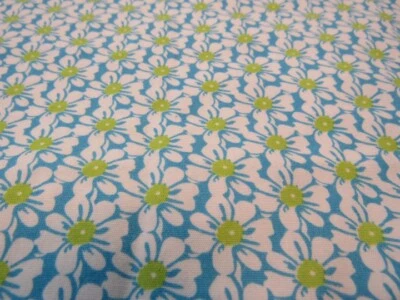 SCRUB TOP  DAISY Flowers   Size  X-Large White flowers 3 Pockets Cheherokee Co - Image 1 of 4