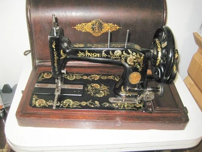 Antike Singer 48K Nähmaschine um 1900 mit osmanischen Nelken Aufklebern - Bild 1 von 4