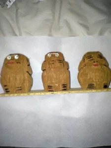 Vintage 3wise monkeys seehearspeak no evil carved coconut on ply wood(one piece) - Picture 1 of 16