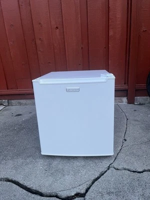 Mini nevera Emerson CR177WE2 Foto 1 de 4