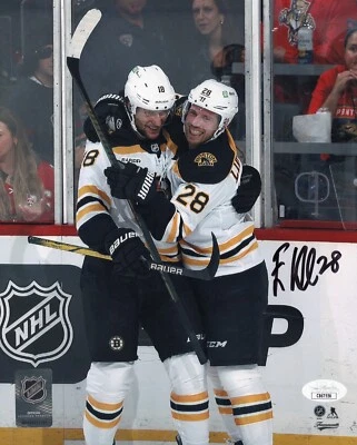 Foto firmada autografiada por Elias Lindolm 8x10 NHL Boston Bruins certificado de autenticidad JSA Foto 1 de 2