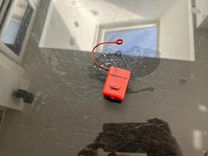 BMW E87 1 series POSITIVE TERMINAL COVER IN ENGINE BAY. - Picture 1 of 1