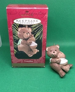 ❄️ Hallmark Keepsake Ornament "Grandma" ⛄️ 1997 Christmas 🎄 Bears 🐻  - Picture 1 of 2