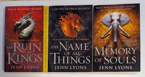 A CHORUS OF DRAGONS Books 1 2 3 Jenn Lyons Epic Fantasy Series 2019 Softcover - Foto 1 di 1