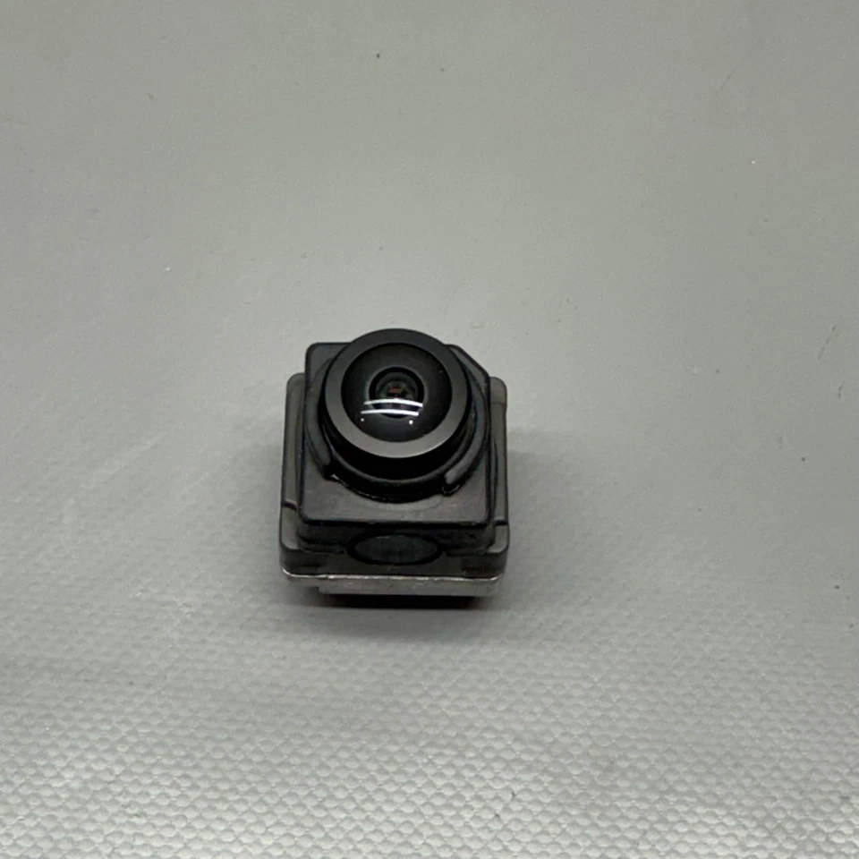 LAND ROVER DISCOVERY SPORT REAR VIEW CAMERA 2015 2016 2017 2018 2019 OEM  - Image 1 of 4