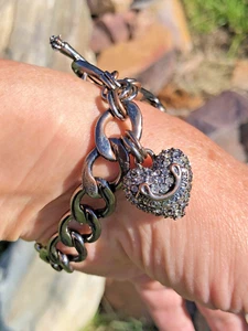 Juicy Couture Gunmetal Black Chain Pavè Crystal Heart Toggle Bracelet - Picture 1 of 8