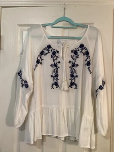 Liz Claiborne Top With Beautiful Embroidery Size XL - Picture 1 of 7