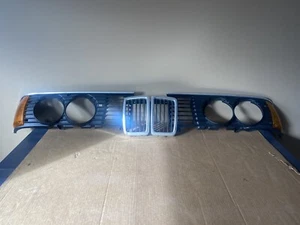 1977-1985 BMW Front Grill And Marker Lights, Sedan 745i 735i 732i 728i 728is OEM - Picture 1 of 20