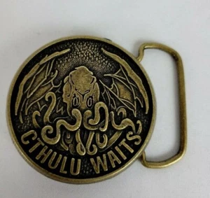 "Cthulu Waits" Metall Gürtelschnalle 2 Zoll Durchmesser - Neu - Bild 1 von 4