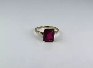 10K Yellow Gold Emerald Cut Created Ruby Ring Size 6 - Picture 1 of 8