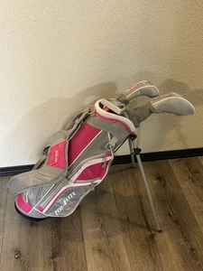 Top Flite Girl's Junior Complete 4 Pc Golf Club Set w/ Stand Bag- RH Pink Putter - Picture 1 of 23
