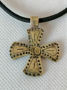 Antico ciondolo amuleto vichingo bronzo croce reperto archeologico manufatto guerriero - Foto 1 di 15