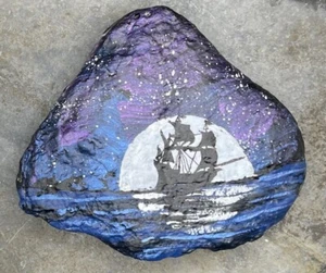 HANDBEMALTE FLUSSSTEINKUNST " Segelboot " von Yellow Paw Sammlerstück Felsen 501 - Bild 1 von 2