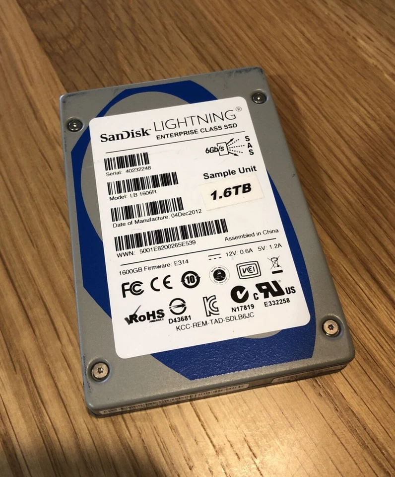 SanDisk Lightning Enterprise SSD 1.6 TB SAS LB 1606R Solid State Hard Drive - Image 1 of 4