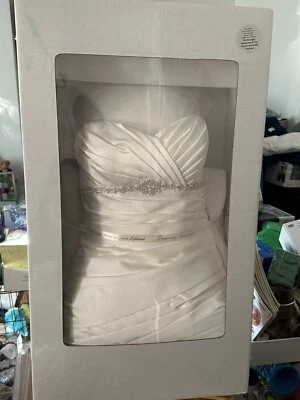 Vestido de novia David talla 4 lavado en seco en caja sellada Foto 1 de 4