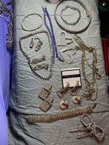 Lote de 22 piezas de joyería de diamantes de imitación brillantes de colección hasta ahora más ponibles - Imagen 1 de 7