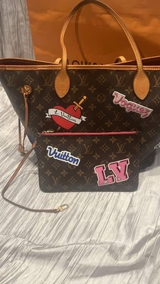 BOLSO LOUIS VUITTON MONOGRAMA CÁPSULA HIVER PARCHES NEVERFUL MM EDICIÓN LIMITADA. ¡NUEVO! Foto 1 de 4