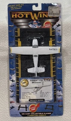 Hot Wings 13107 1:87 Plane Cessna 172 Skyhawk Collector Edition Daron NEW SEALED - Image 1 of 4