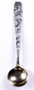 1880 Whiting Berry Sterling Silver Master Salt Spoon Sharp Detail 3 3/8" - Picture 1 of 7