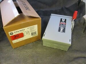  GE TH4321R 30 AMP 240 VOLT 3 POLE 4 WIRE FUSIBLE SAFETY SWITCH NEMA 3R OUTDOOR