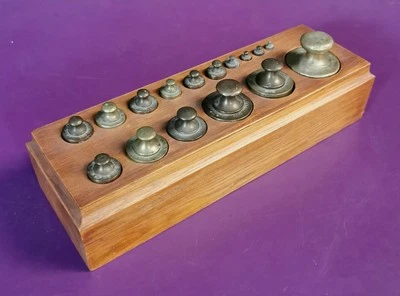 Anciens Poids coffret boîte 16 Pièces Laiton 1kg à 5g - Photo 1/4