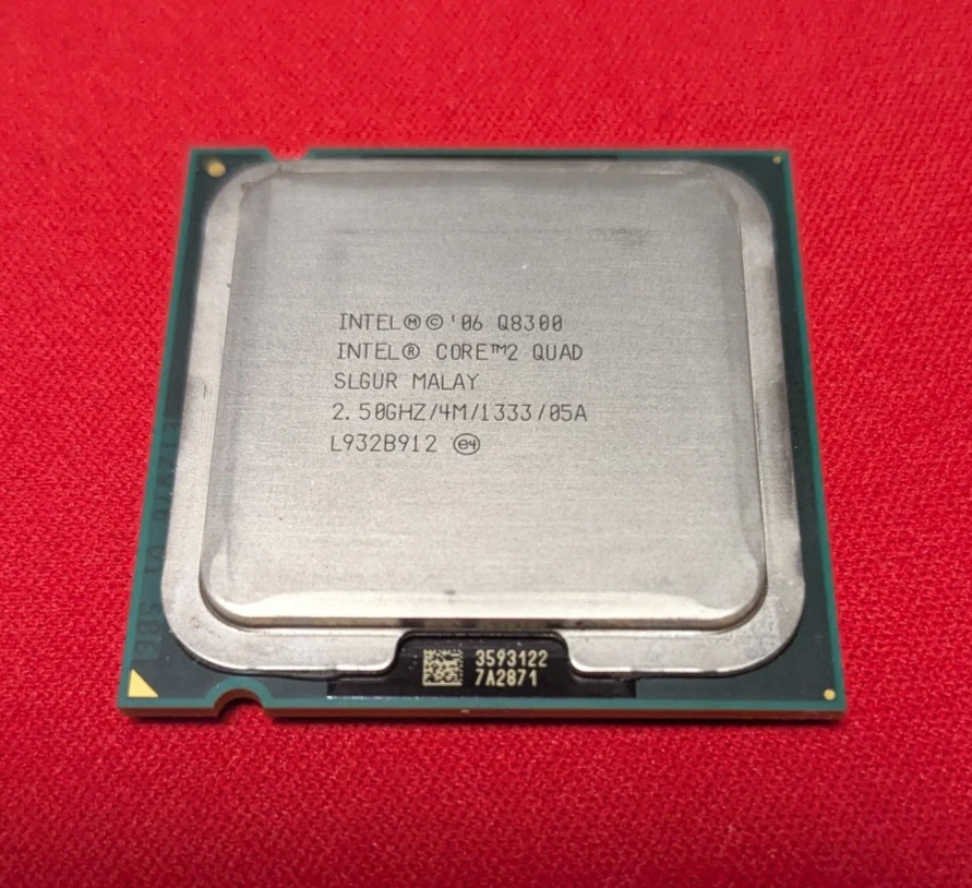 Cpu Processore Q8300 Intel Core 2 Quad 2,5Ghz Socket775 - Immagine 1 di 1