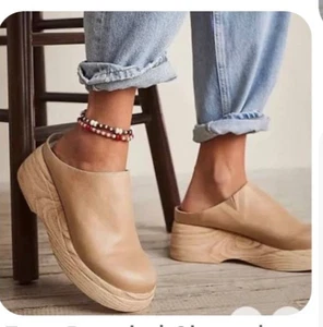 sold out Free People Peyton nude tan beige platform clogs 37 7 - Picture 1 of 6