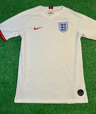 ФУТБОЛЬНАЯ ФУТБОЛКА СБОРНОЙ АНГЛИИ 2018/2020 ДОМАШНЯЯ NIKE ОРИГИНАЛЬНЫЙ РАЗМЕР молодежная XL - Изображение 1 из 4