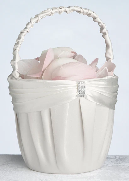 婚礼仪式花卉女孩篮子 - 奶油缎 — 第 1/1 张图片