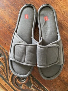 Mens Hanes Gray NWOT Size 8-9 Medium Slip On Adjustable Comfort - Picture 1 of 5
