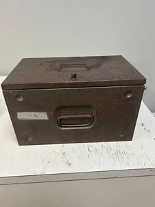 VINTAGE 16MM/8 MM METAL FILM CARRYING CASE STORAGE BOX 12 SLOT FILMS NOT INC. - Picture 1 of 2