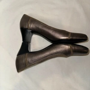 MUNRO American JILLIAN Bronze Taupe Leather Cap Toe Heels Pumps Shoes Size 8M - Picture 1 of 9