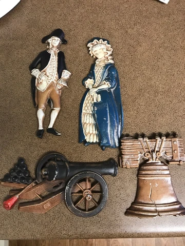 Saxton Colonial Liberty Bell Wall Hangings Set Cover