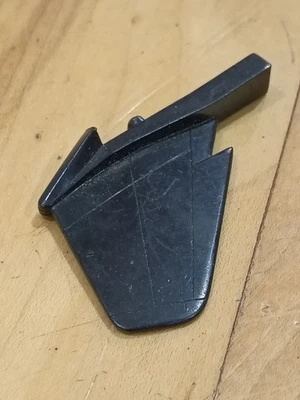 TRANSFORMERS G1 SKYWARP SEEKER SOLID RIGHT SMALL TAB WING RUDDER VINTAGE PARTS - Image 1 of 3