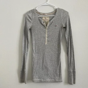 Hollister Y2K Coquette Henley Top Gray Grunge Blouse Women's Size M Bella Swan - Picture 1 of 9
