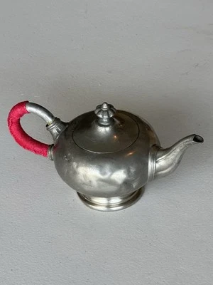  Tetera de peltre vintage  Foto 1 de 4