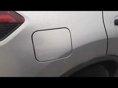 2018 2019 2020 NISSAN ROGUE Fuel Filler Door  - Imagem 1 de 4